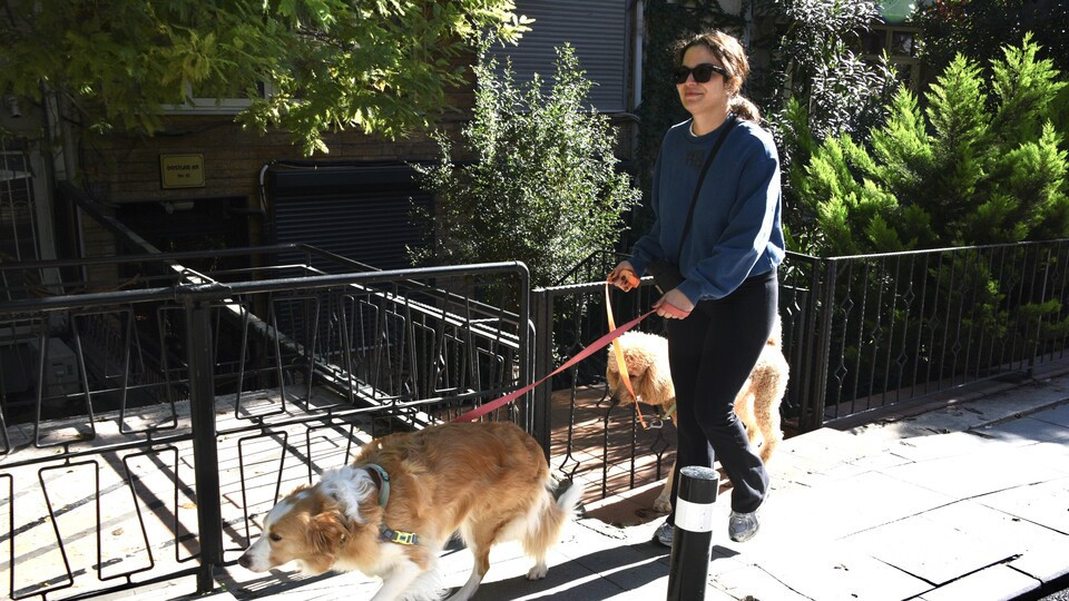 Aslı Bekiroğlu: "Tiyatroda oynamak müthiş"