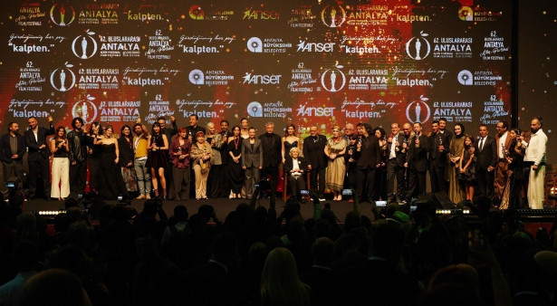 Altın Portakal'a 7 ödülle 'Tavşan İmparatorluğu' damga vurdu - Resim : 2