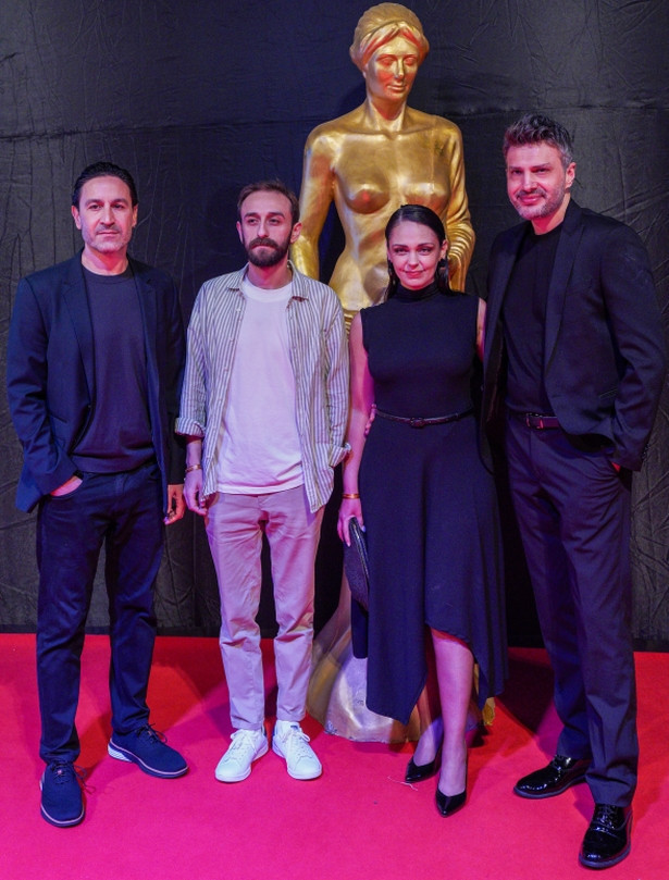 Altın Portakal'a 7 ödülle 'Tavşan İmparatorluğu' damga vurdu