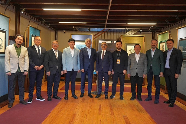 Âdil-i Mutlak Hat Eserleri Sergisi Antalya’da ziyarete açıldı