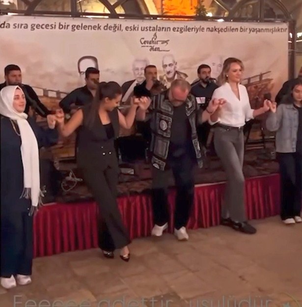 Şebnem Schaefer Şanlıurfa’da sıra gecesine katıldı - Resim : 2