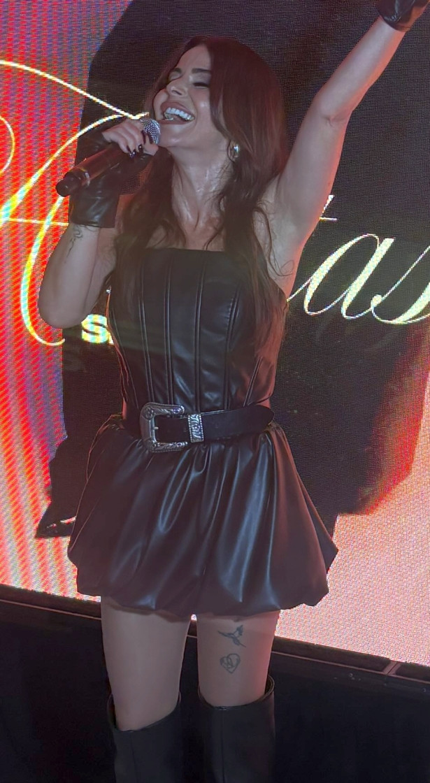 Simge Sağın yeni albümünü neşeli bir partiyle kutladı