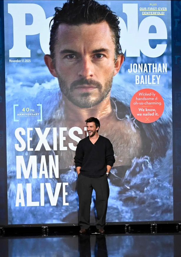 Jonathan Bailey, 2025'in yaşayan en yakışıklı erkeği seçildi