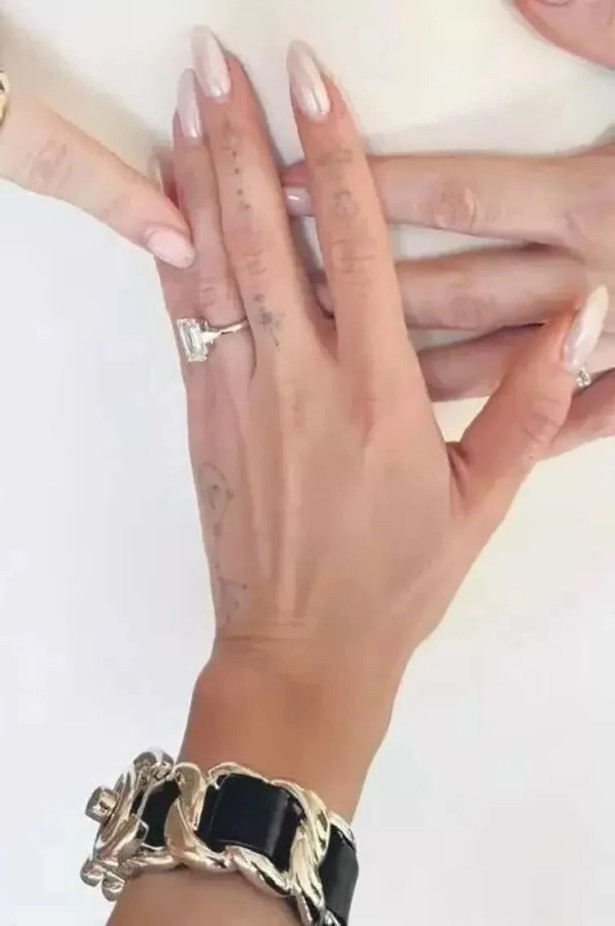 Futbolcu Cengiz Ünder'den sevgilisine 'iki daire parasında' jest