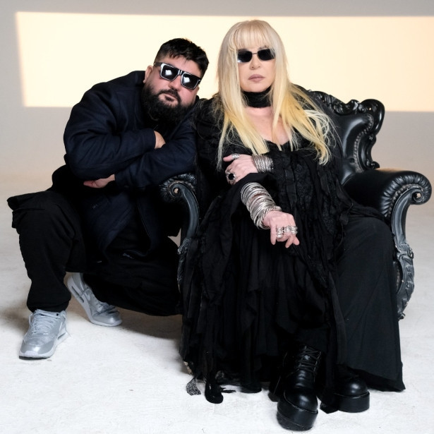 Zerrin Özer sürpriz düetle döndü