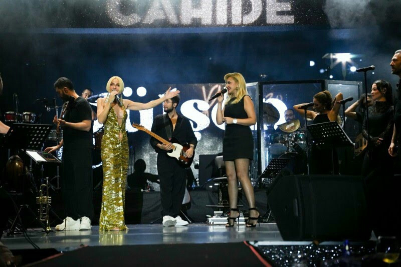 Zeynep Mansur, Gülşen'den 'şarkı' sözü aldı