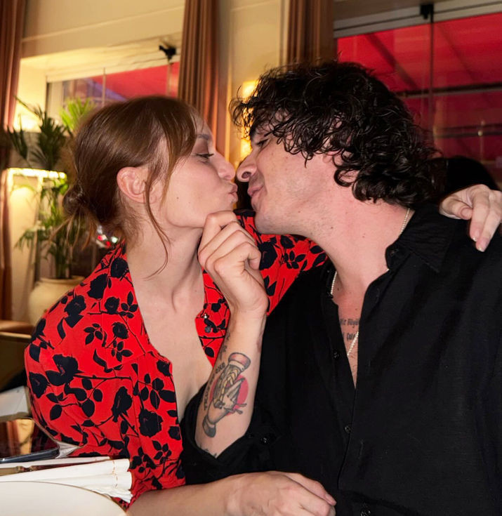 Nilperi Şahinkaya: "Aşığım" - Resim : 2