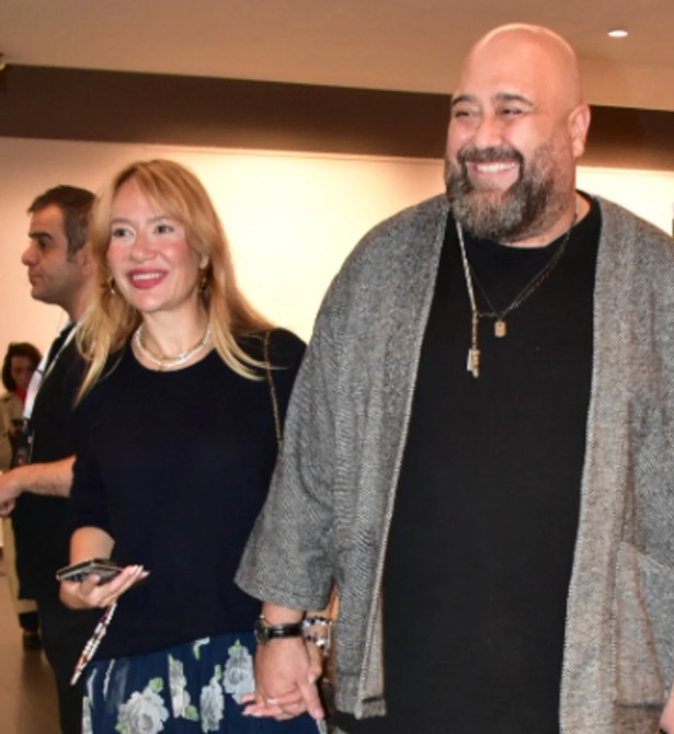 Somer Sivrioğlu yeni sevgilisiyle tiyatroda sobelendi