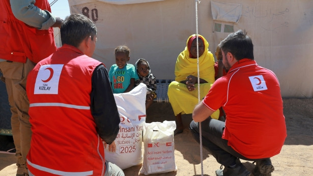 Türk Kızılay'dan Sudan'da yerinden edilenlere gıda desteği