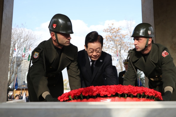 Güney Kore Cumhurbaşkanı Lee, 'Kore'de Savaşan Türkler Anıtı'nı ziyaret etti