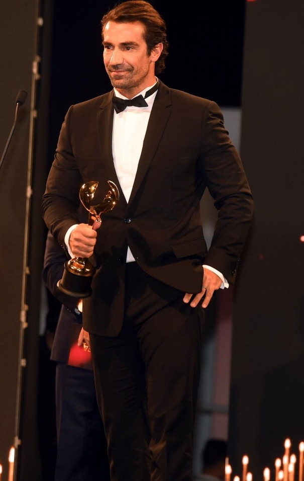 İbrahim Çelikkol Dubai’de “Uluslararası En İyi Erkek Oyuncu Ödülü"nü aldı