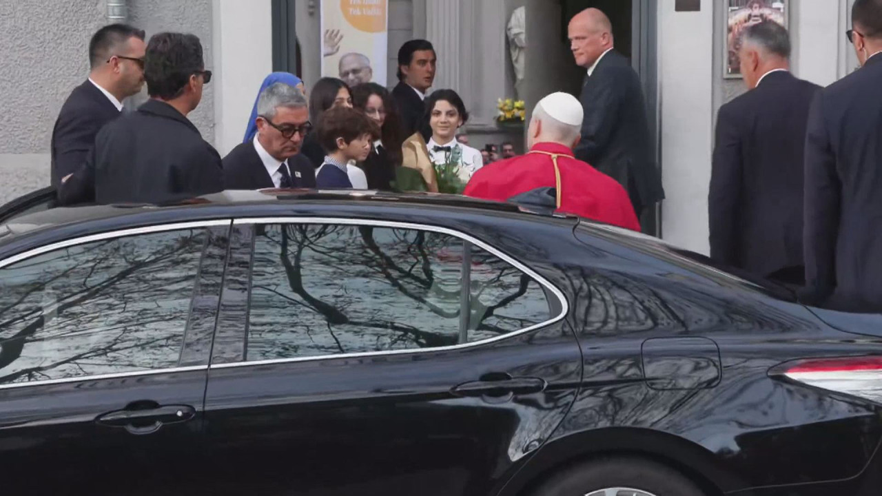 Papa 14. Leo, Saint Esprit Katedrali'ne geldi