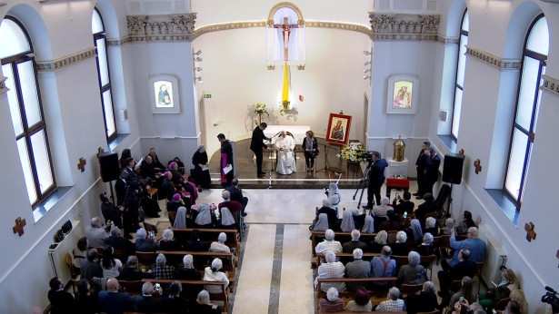 Papa 14. Leo Fransız Fakirhanesi’ni ziyaret etti