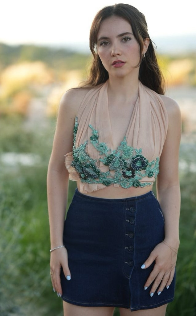 Almila Ada komedi dizisinde rol alacak