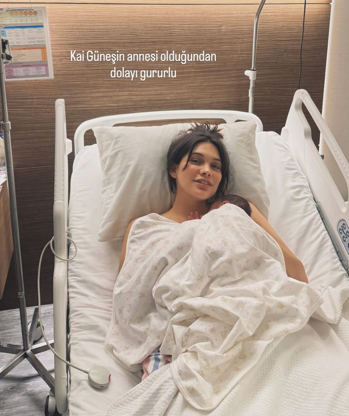 Beste Kökdemir'den minik bebeğiyle ilk fotoğraf