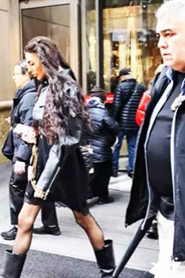 S&uuml;reyya Yal&ccedil;ın korumasız adım atmıyor - Resim : 2