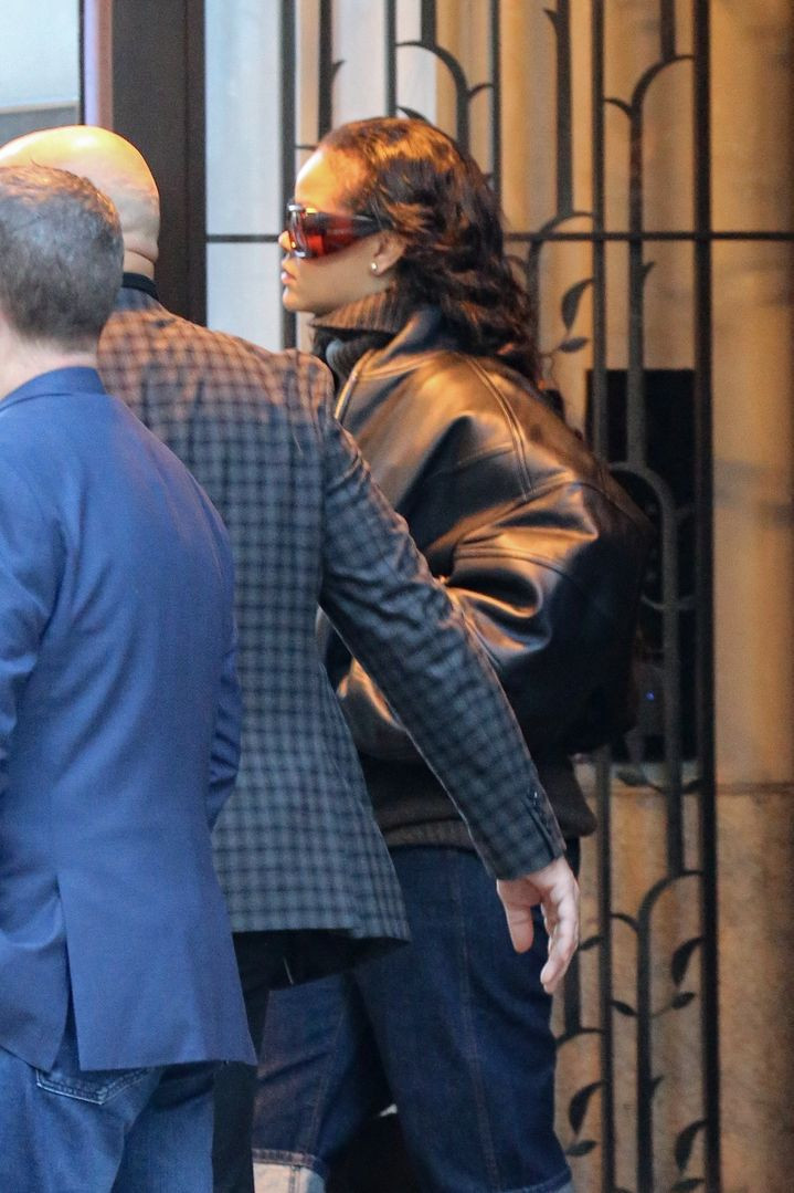 Evine silahlı saldırı d&uuml;zenlenen Rihanna g&uuml;venlik &ouml;nlemini artırdı - Resim : 2