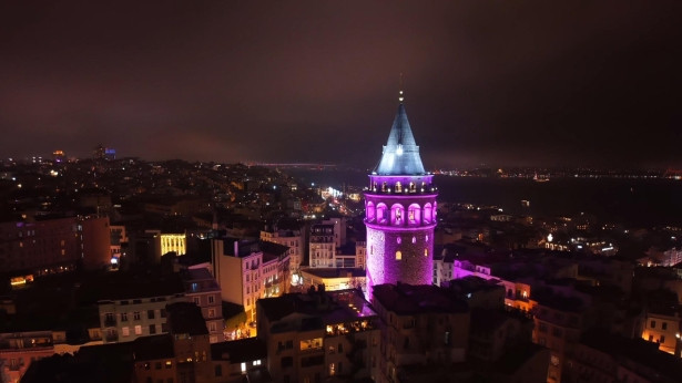 Galata Kulesi farkındalık i&ccedil;in mor renge b&uuml;r&uuml;nd&uuml;