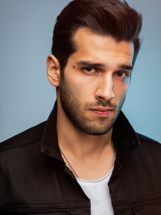 Pelin Akil'in adı gen&ccedil; oyuncuyla anılıyor! Ne 'Evet' dedi ne de 'Hayır' - Resim : 2