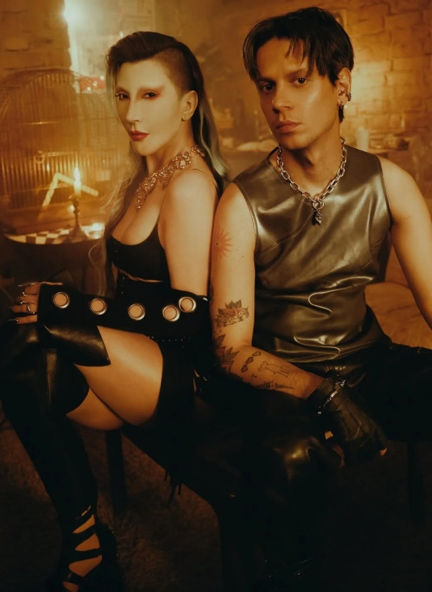 Saçlarını kazıtan Hande Yener son görüntüsüyle şaşırttı