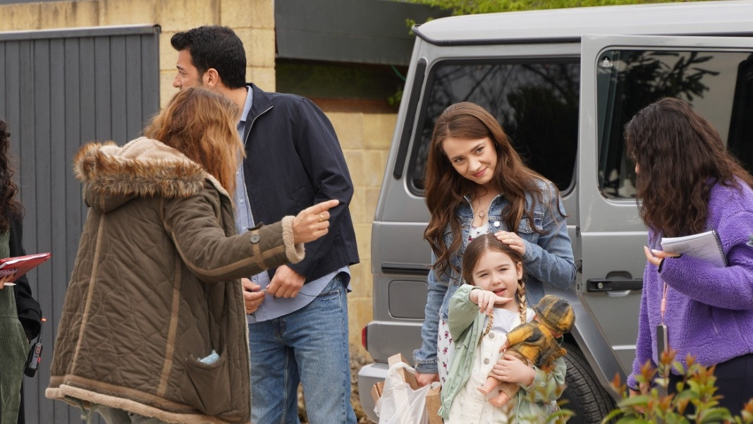 "Tutsak Sevda" dizisi sete &ccedil;ıktı