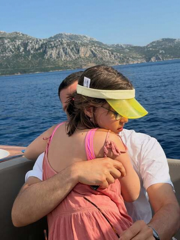 Eski eşler Uraz Kaygılaroğlu ve Melis İşiten'in tatil neşesi