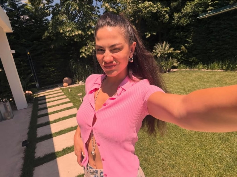 Demet &Ouml;zdemir'in pembe paylaşımına beğeni yağmuru