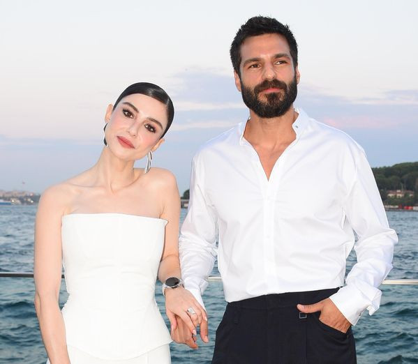 Özge Gürel ve Serkan Çayoğlu mutlu evlilikleriyle kıskandırıyor - Resim : 2