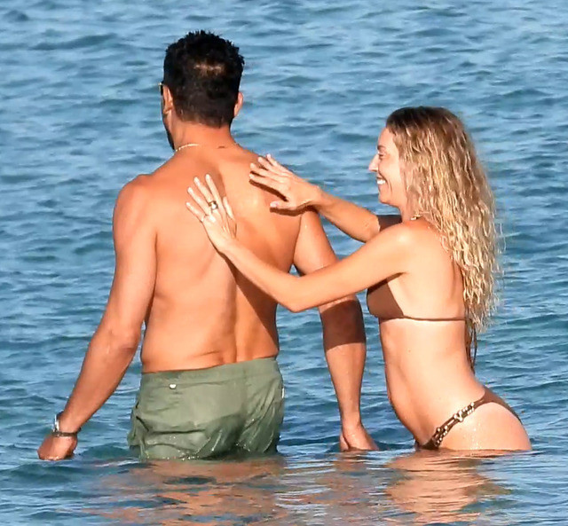 Kenan İmirzalıoğlu ve Sinem Kobal, Bodrum'dan Çeşme'ye geçti