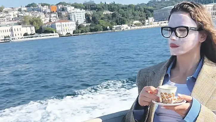 Serenay Sarıkaya'dan teknede 2 milyon dolarlık reklam